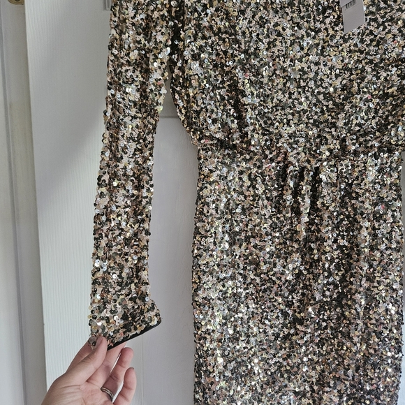 Ever New Gold Long Sleeve Dress with Elegant Design Christmas New Years Party - Picture 7 of 11